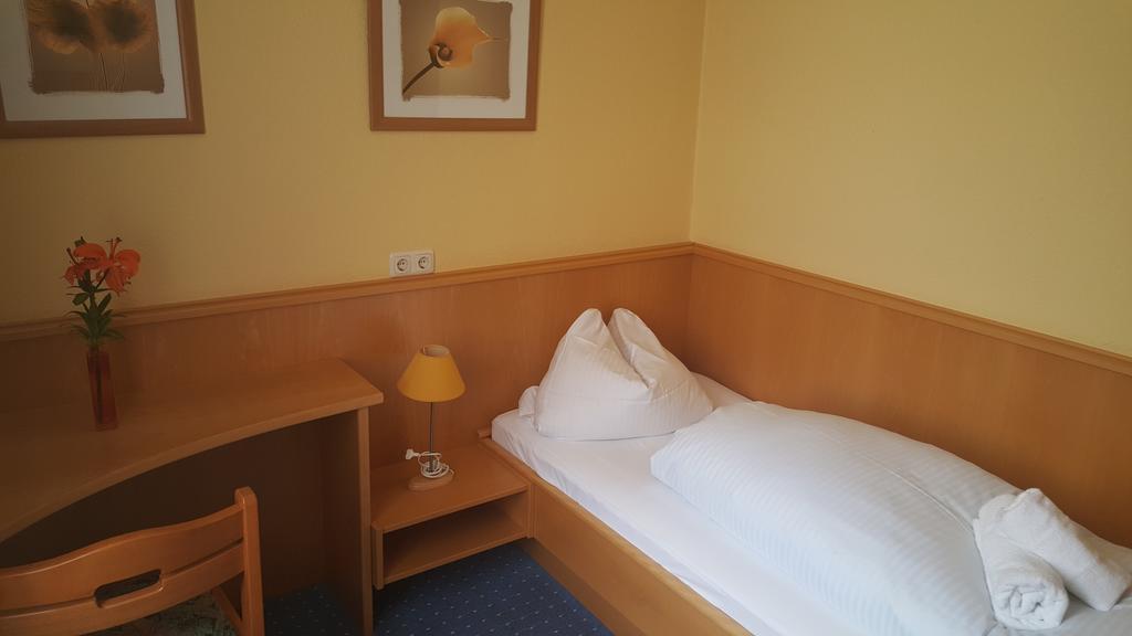 Hotel Ratskeller Люхов Номер фото